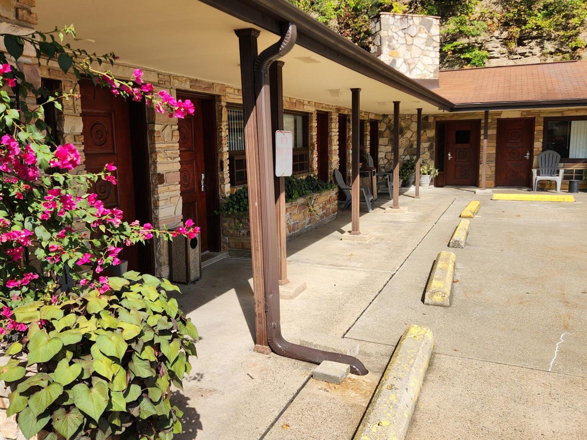 Jefferson Hills Motel Clairton Εξωτερικό φωτογραφία